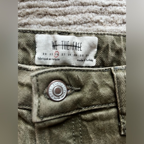 We the free- size 26. Army Green jeans. One hole in left knee. - Picture 3 of 3
